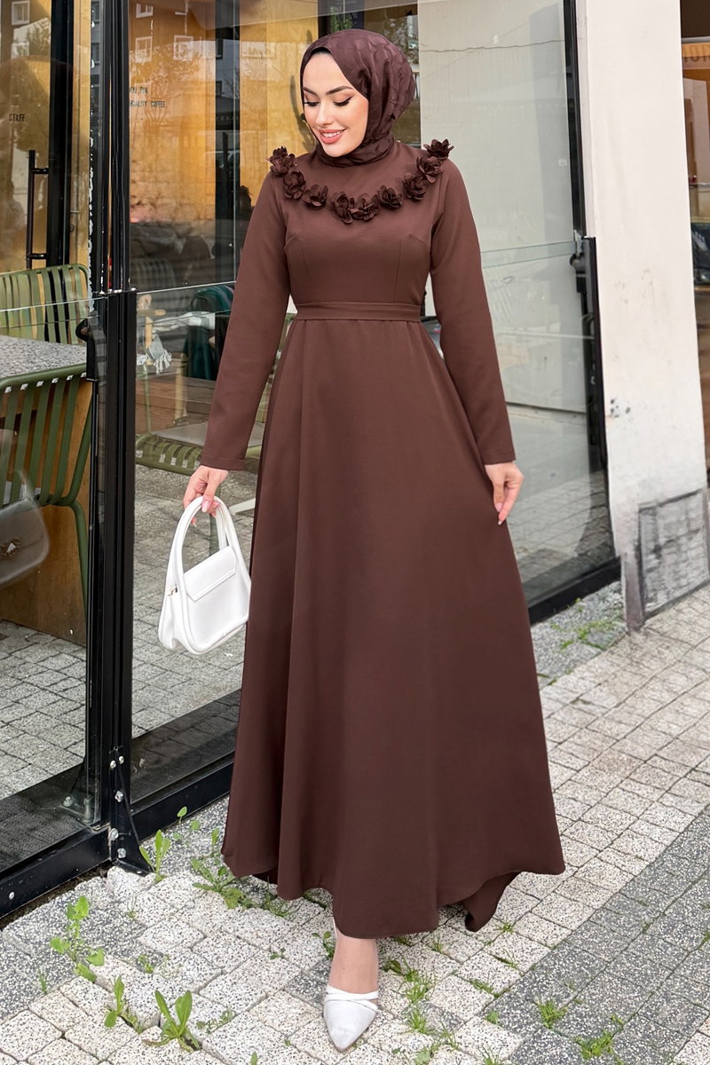 Çiçek Aksesuarlı Şık Elbise 4685ALGK1170 Kahve