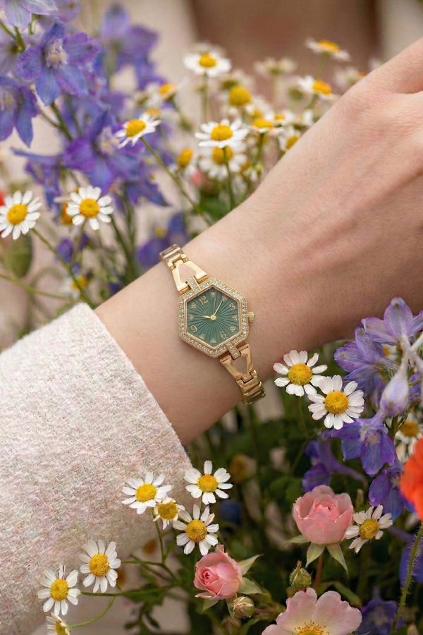 Modaselvim SAAT Göz Alıcı Zarif Saat 8762CLSK1184 Gold&Zümrüt