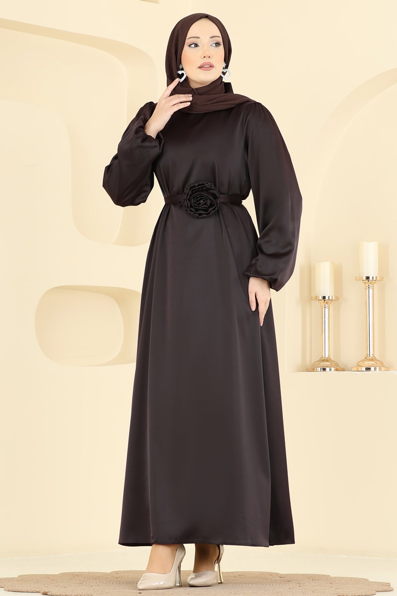 Gül Aksesuarlı Saten Elbise 2793AYD574 Kahve