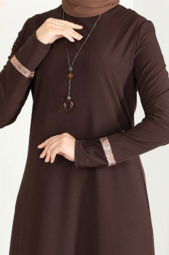 moda selvim Kolyeli Krep Elbise ASM2682 Acı Kahve - Thumbnail