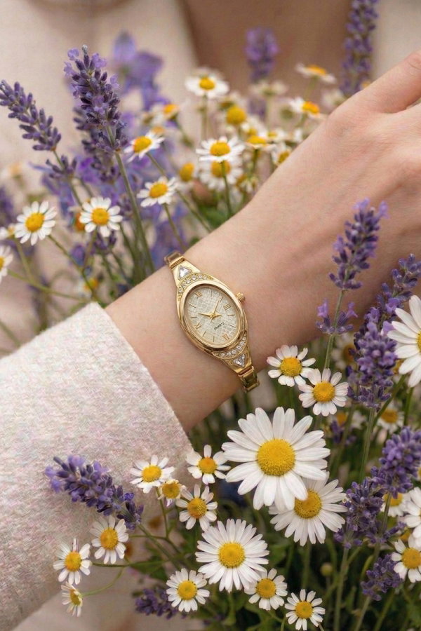 Modaselvim SAAT Oval Kasa Taşlı Saat 9047CLSK1184 Gold