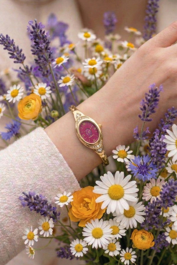 Modaselvim SAAT Oval Kasa Taşlı Saat 9047CLSK1184 Gold&Bordo