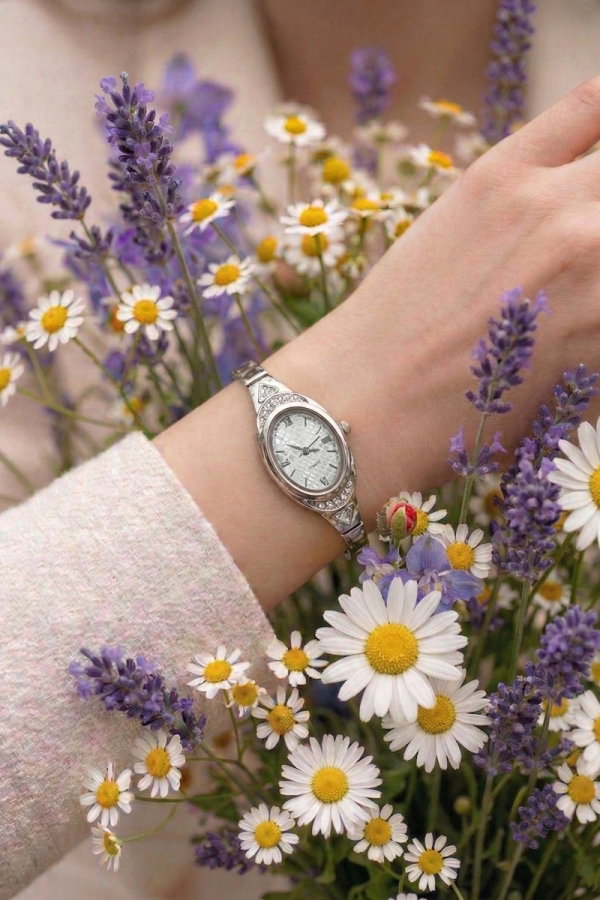 Modaselvim SAAT Oval Kasa Taşlı Saat 9047CLSK1184 Gümüş