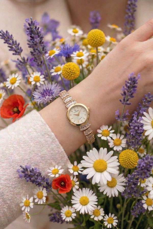 Modaselvim SAAT Sıralı Kristal Taşlı Saat 8890CLSK1184 Gold