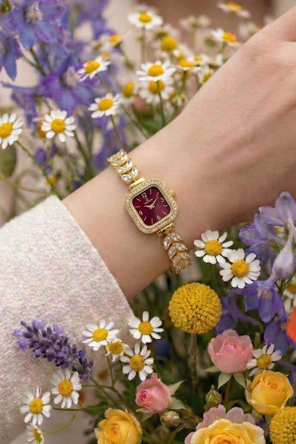 Modaselvim SAAT Taş Detaylı Kol Saati 8797CLSK1184 Gold&Bordo
