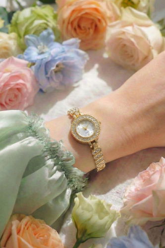 C.L.S.K. - Zarif Taş İşlemeli Saat 8996CLSK1184 Gold