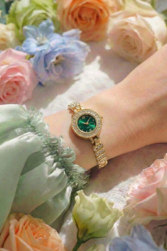 C.L.S.K. - Zarif Taş İşlemeli Saat 8996CLSK1184 Gold&Zümrüt