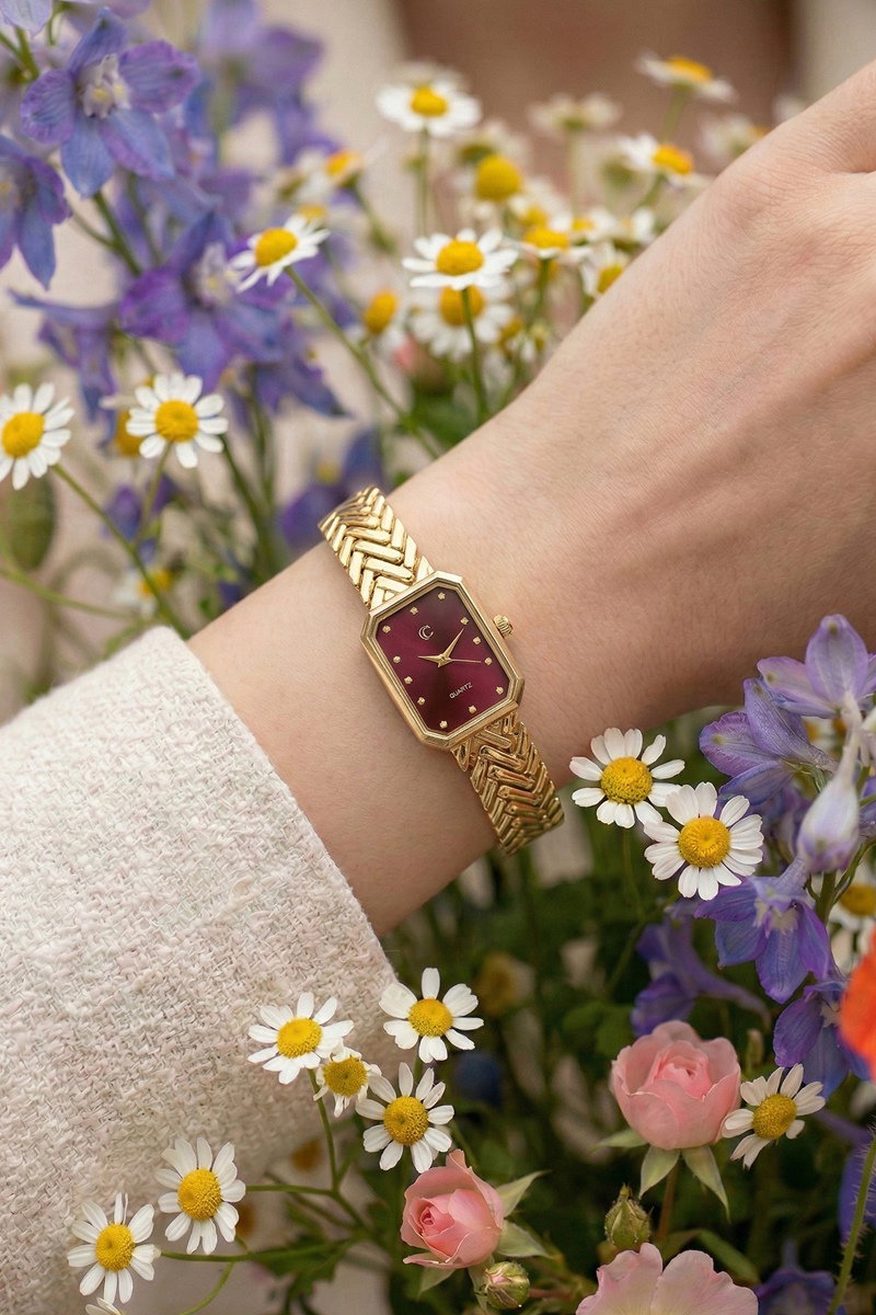 Zincir Desenli Metal Saat 8838CLSK1184 Gold&Bordo